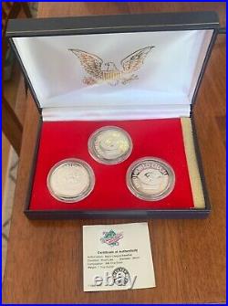 CINCINNATI REDS 1990 WORLD SERIES CHAMPIONS BASEBALL. 999 Silver Coin Set